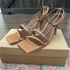 Alohas Strappy Gold Chain Heel NEW